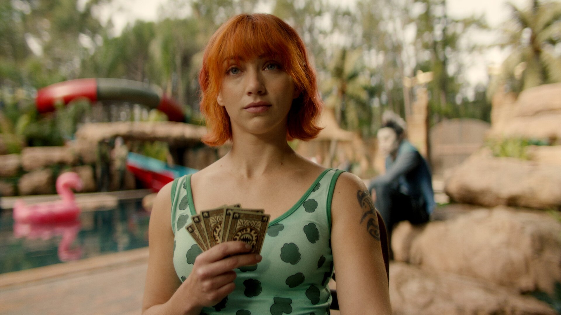 الفتاة ذات الوشم المنشاري